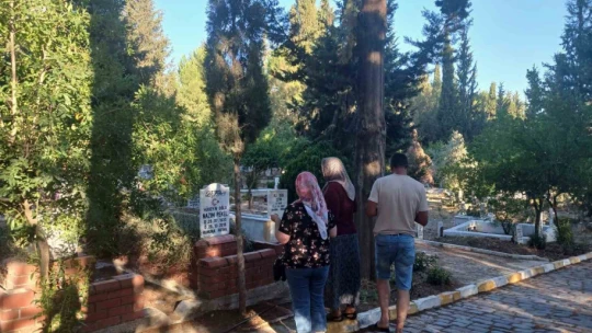 Bayram öncesi Aydın'da mezarlıklar ziyaretçilerle doldu