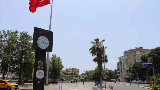 Bayramın ilk günü sıcak hava ile birlikte sokaklar boş kaldı