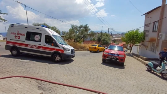Belediye ekiplerinin dikkati, yaşlı kadını kurtardı