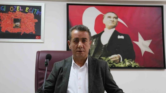 Belediye meclisinden Bolyurt'a karanfilli veda