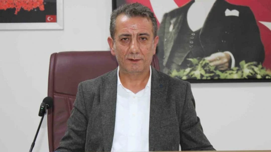 Belediye meclisinden Bolyurt'a karanfilli veda