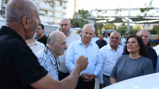 Belediyeye yeni alınan araçları gören yaşlı amcalar, Başkan Çerçioğlu'na böyle teşekkür etti