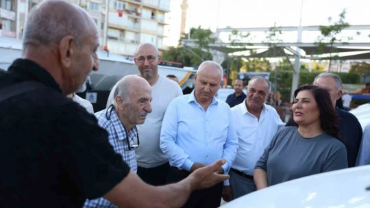 Belediyeye yeni alınan araçları gören yaşlı amcalar, Başkan Çerçioğlu'na böyle teşekkür etti