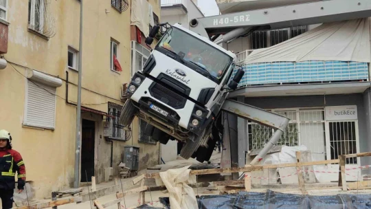 Beton dökme aracı şaha kalktı