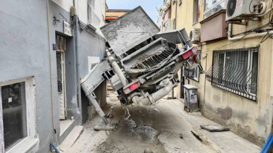 Beton dökme aracı şaha kalktı
