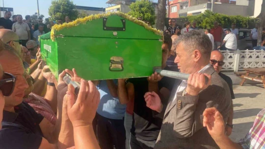 Bıçaklı saldırıda hayatını kaybeden taksi şoförü toprağa verildi