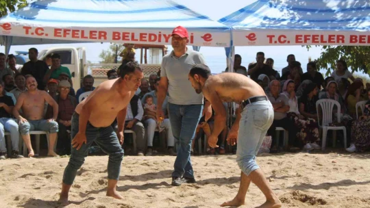Bin metre rakımda 'gelenekleri' yaşatmak için güreştiler