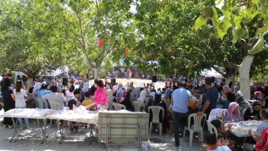 Bin metre rakımda 'gelenekleri' yaşatmak için güreştiler