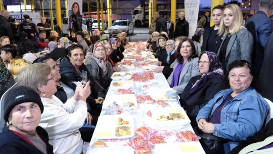 Binlerce Aydınlı iftarını Büyükşehir Belediyesi'nin sofralarında açtı