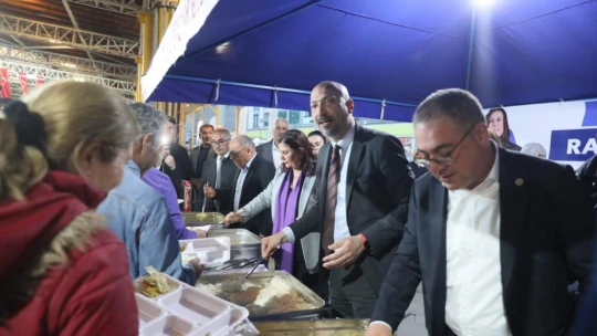 Binlerce Aydınlı iftarını Büyükşehir Belediyesi'nin sofralarında açtı