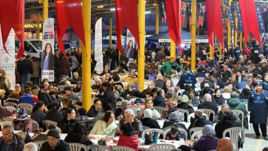 Binlerce Aydınlı iftarını Büyükşehir Belediyesi'nin sofralarında açtı