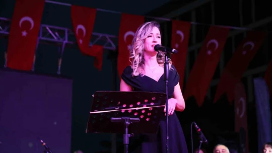 Binlerce Aydınlı kent meydanında bir araya geldi