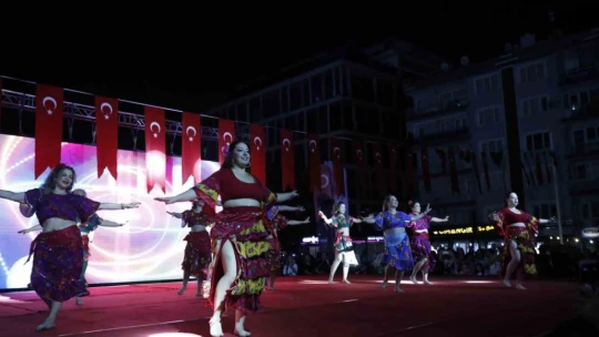 Binlerce Aydınlı kent meydanında bir araya geldi