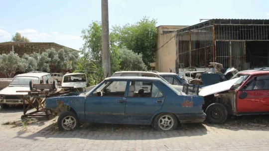 Bir zamanın efsane araçları hurdalıkta hayat buluyor
