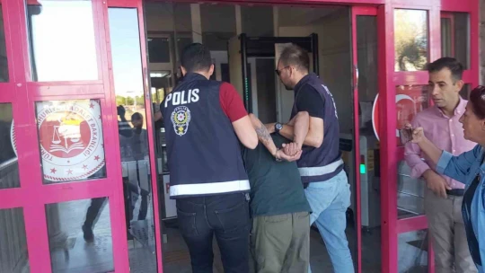 Boşandığı eşini evinin önünde öldüren eski koca tutuklandı