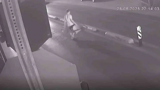 Boşanmak isteyen karısının aracını kundakladı