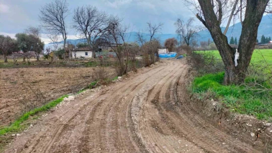 Bozdoğan Belediyesi arazi yollarında düzenleme çalışmalarını sürdürüyor