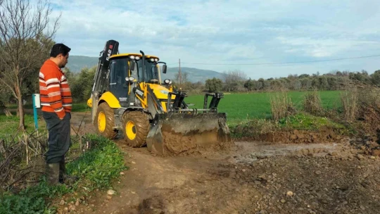 Bozdoğan Belediyesi arazi yollarında düzenleme çalışmalarını sürdürüyor