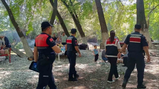 Bozdoğan'da jandarma ekiplerinden bilgilendirici devriye