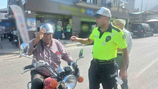 Bozdoğan'da motorculara kask dağıtıldı
