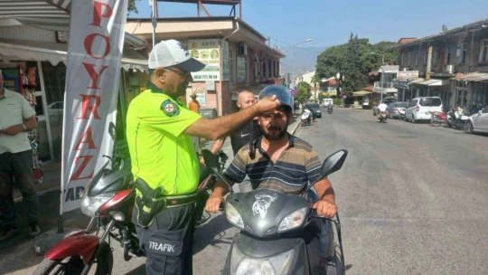 Bozdoğan'da motorculara kask dağıtıldı