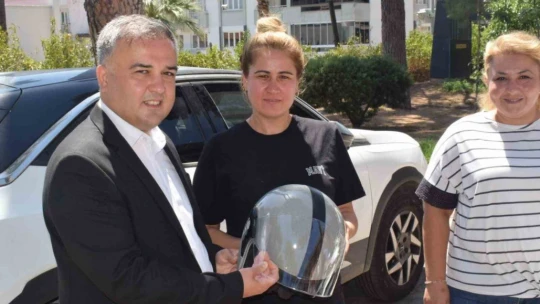 Bozdoğan'da motorculara kask dağıtımı sürüyor