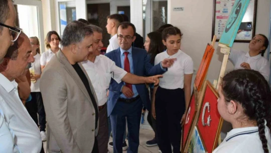 Bozdoğan'da öğrencilerden yıl sonu sergisi