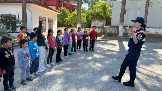 Bozdoğan'da öğrencilere ağaç sevgisi aşılandı, tohum topları ormanlara bırakıldı