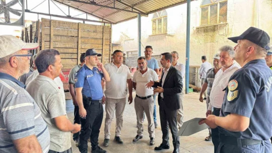 Bozdoğan'da traktörlere reflektör dağıtımı