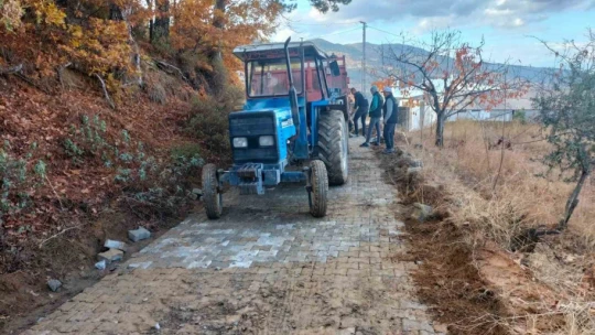 Bozdoğan'da üreticiler için arazi yolları düzenleniyor
