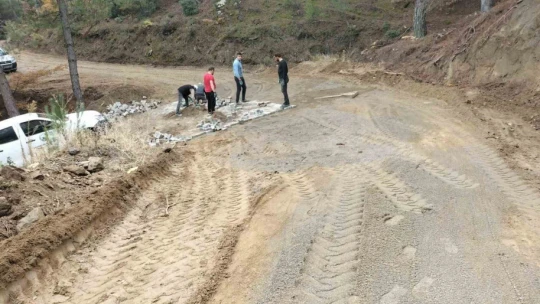 Bozdoğan'da üreticiler için arazi yolları düzenleniyor