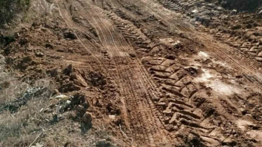 Bozdoğan'da üreticiler için arazi yolları düzenleniyor