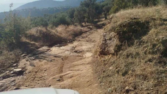 Bozdoğan'da üreticiler için arazi yolları düzenleniyor
