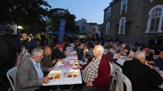 Bozdoğan'da yüzlerce kişi aynı sofrada iftar açtı