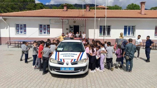 Bozdoğan İlçe Jandarma Komutanlığı'ndan öğrencilere trafik eğitimi