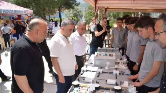 Bozdoğan İsmet Sezgin Mesleki ve Teknik Anadolu Lisesi Yıl Sonu Sergisi açıldı