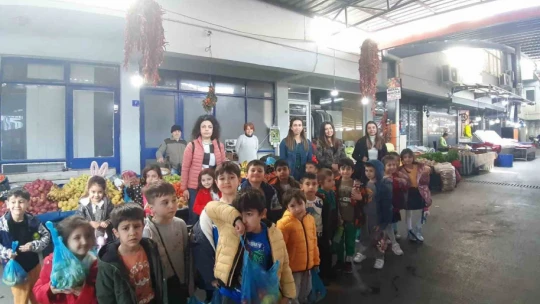 Bozdoğanlı minikler matematiği pazarda alış-veriş yaparak öğrendi