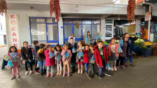 Bozdoğanlı minikler matematiği pazarda alış-veriş yaparak öğrendi