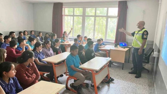 Bozdoğanlı minikler trafik kurallarını öğrendi
