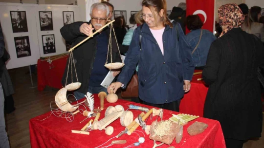 Bu kez oyuncakları büyükler oynadı çocuklar izledi