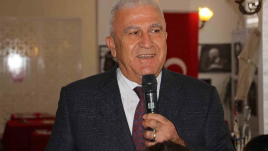 Bu kez oyuncakları büyükler oynadı çocuklar izledi