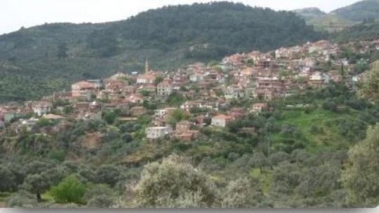 Bu köyde ölenler, toprağa verildikten sonra anı köşesinde yaşatılıyor