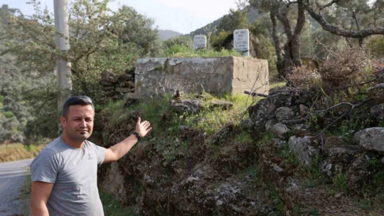 Bu mezarlar görenleri şaşırtıyor, sebebini öğrenenler ise takdir ediyor