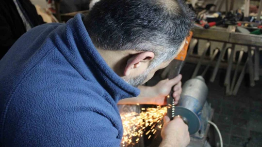 Bu yıl zeytin budama dönemi erken geldi, testere bilemeye talep çoğaldı