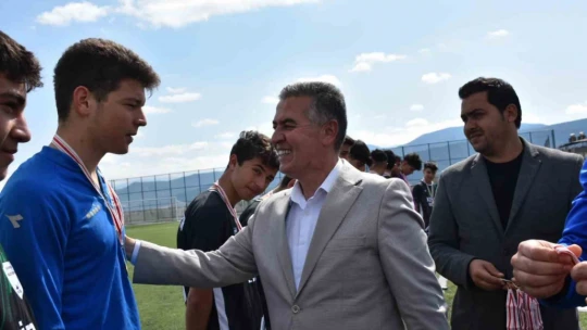 Buharkent Beldiyespor kupasına kavuştu
