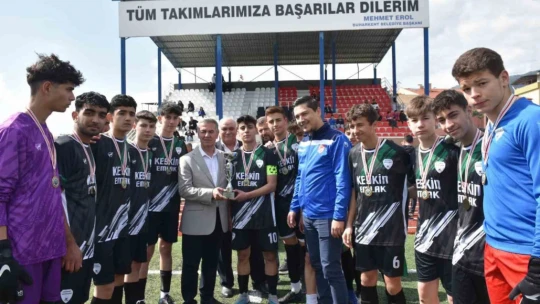 Buharkent Beldiyespor kupasına kavuştu