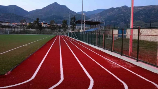 Buharkent Futbol Sahası'nda bakım onarım çalışmaları tamamlandı