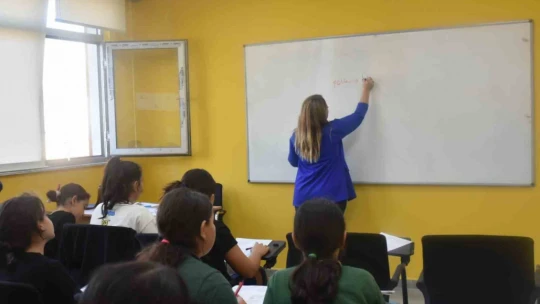 Buharkent Gençlik Merkezi'nde İngilizce kursu başladı