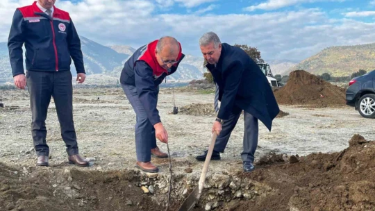 Buharkent'te 'Kaliteli İncir, Kaliteli İlek' projesi kapsamında fidan dikimi gerçekleştirildi