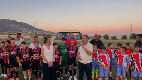Buharkent'te 'Kentin Çocukları' futbol turnuvasında ilk düdük çaldı